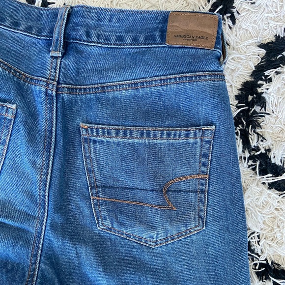 High Waisted American Eagle Mom Jeans - Picture 3 of 4